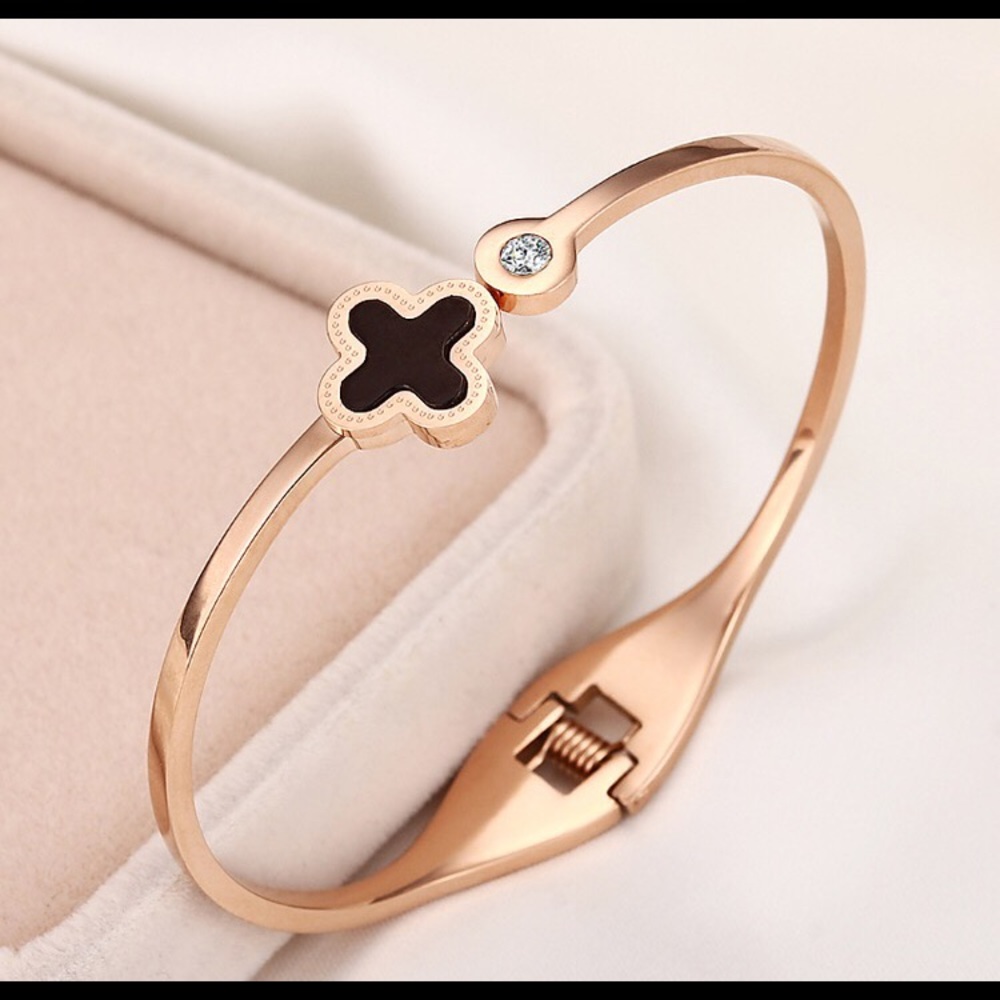 COPY - Four leaf bangle